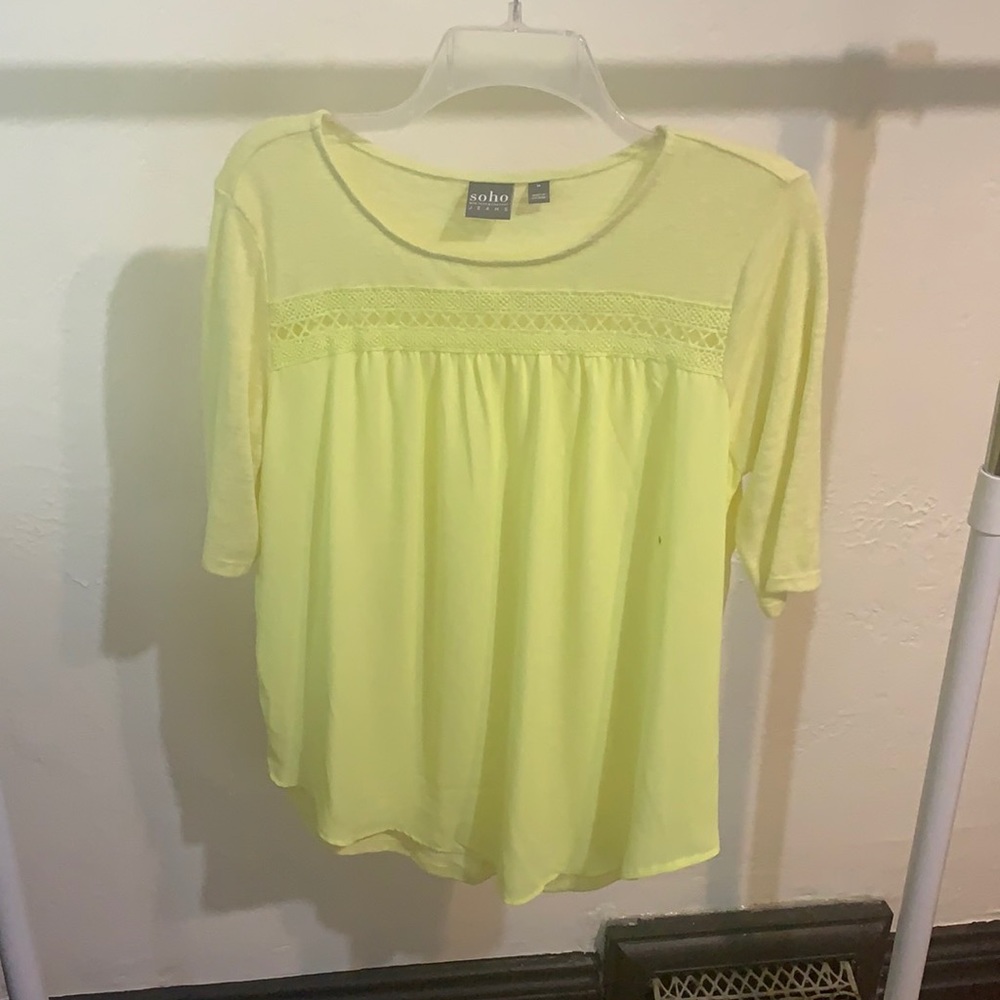 NWOT NY&Co mixed fabric tee in citron